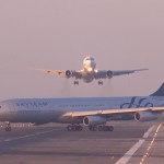 Två flygplan nära att krocka i Barcelona igår (video)