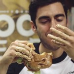 Hur man äter hamburgare utan att fyllningen ramlar ut